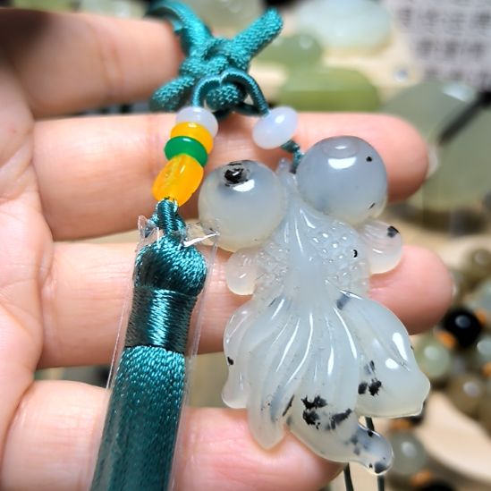 蛇纹石玉未镶嵌颈饰