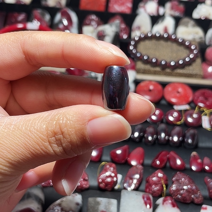 天然辰砂原矿乌砂桶珠