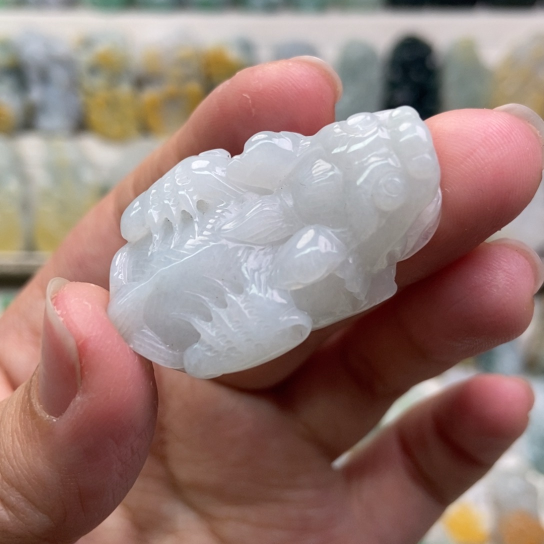 翡翠吊坠(赠链)未镶嵌口含珠