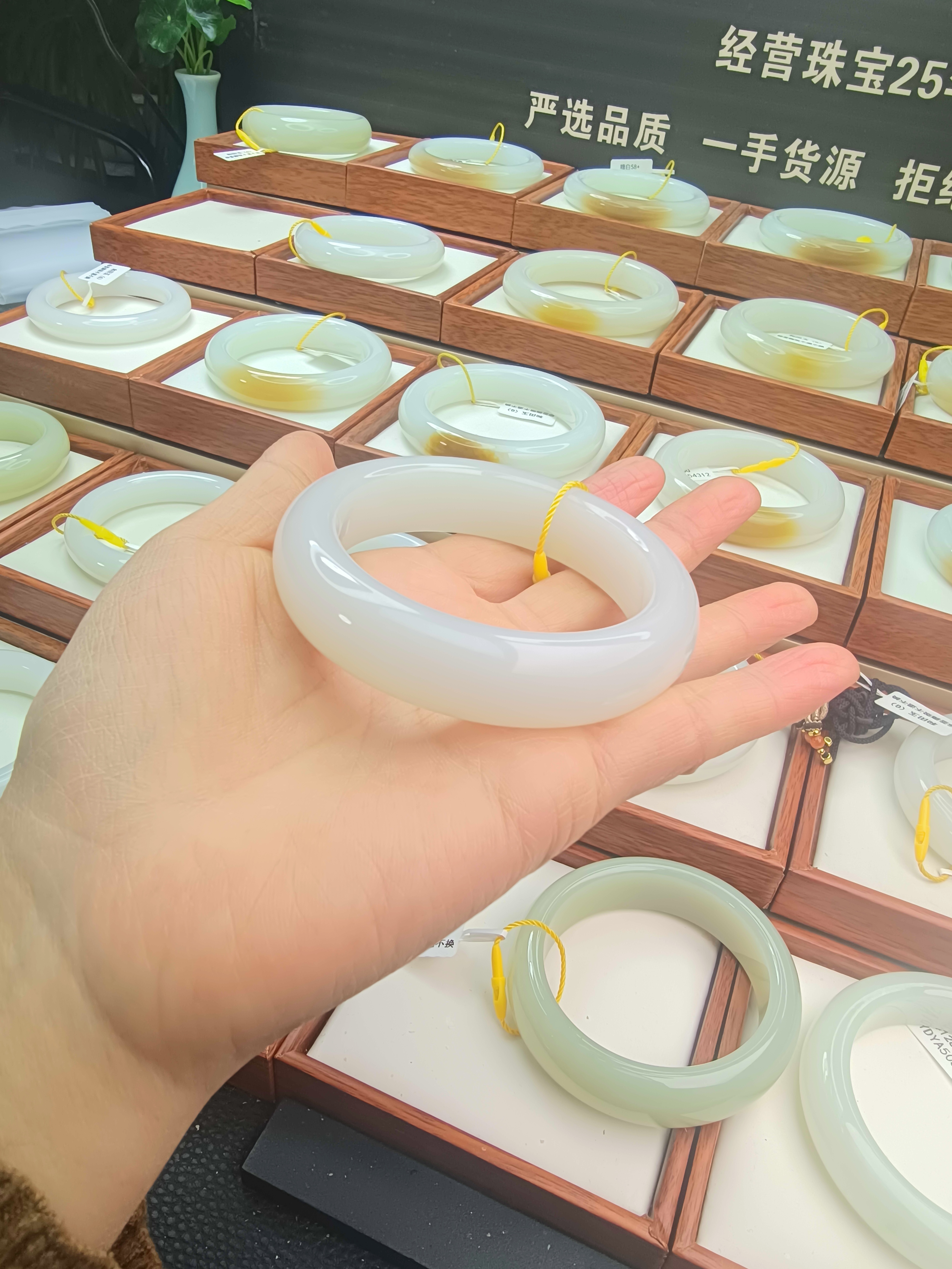 和田玉精品女士手镯