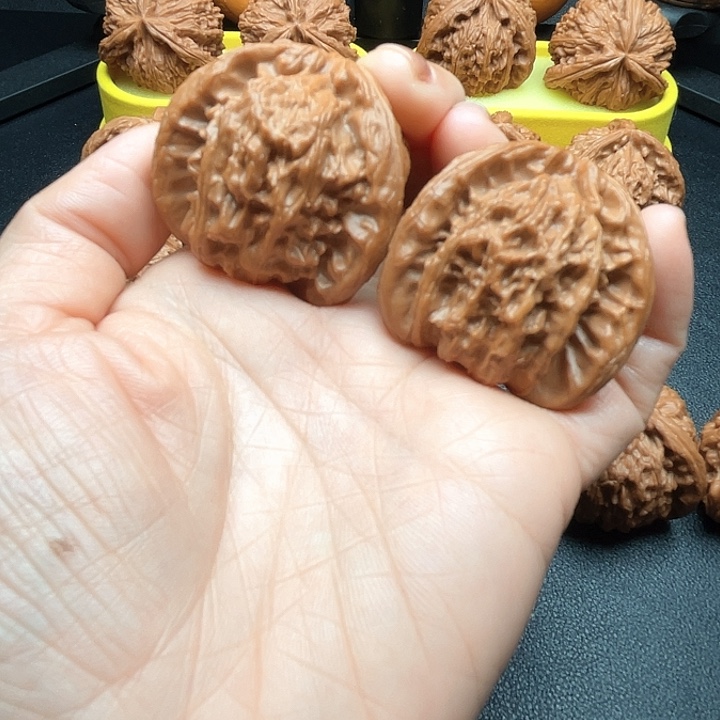 廊***李核桃42 白狮子拼接3棱。