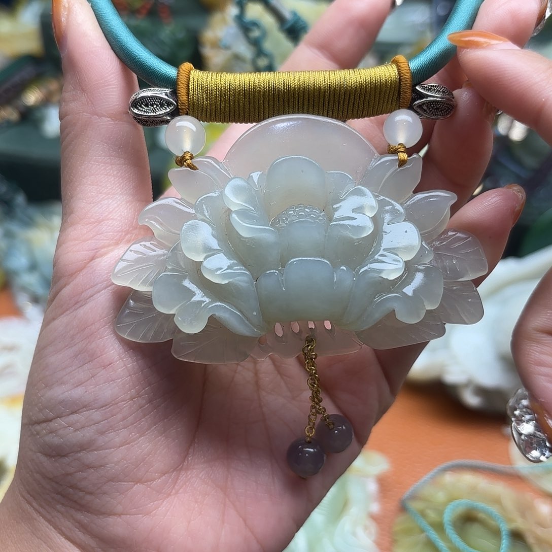 蛇纹石玉未镶嵌吊坠