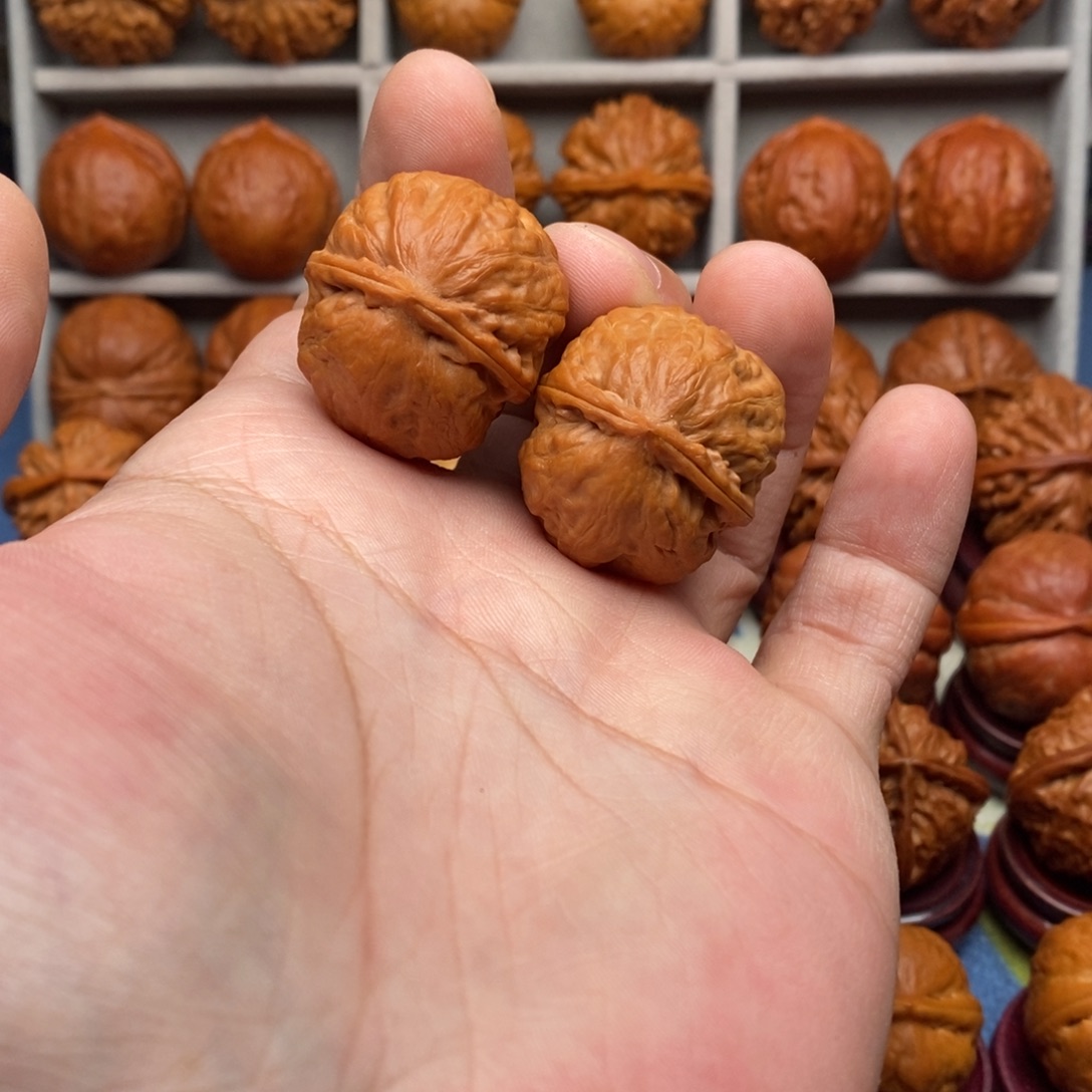 把件文玩核桃绣球