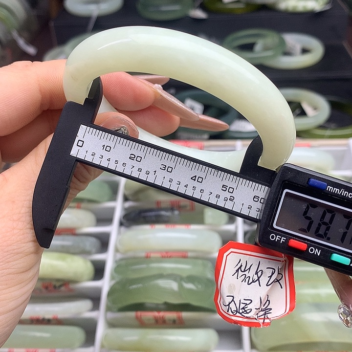 蛇纹石玉手镯未镶嵌763