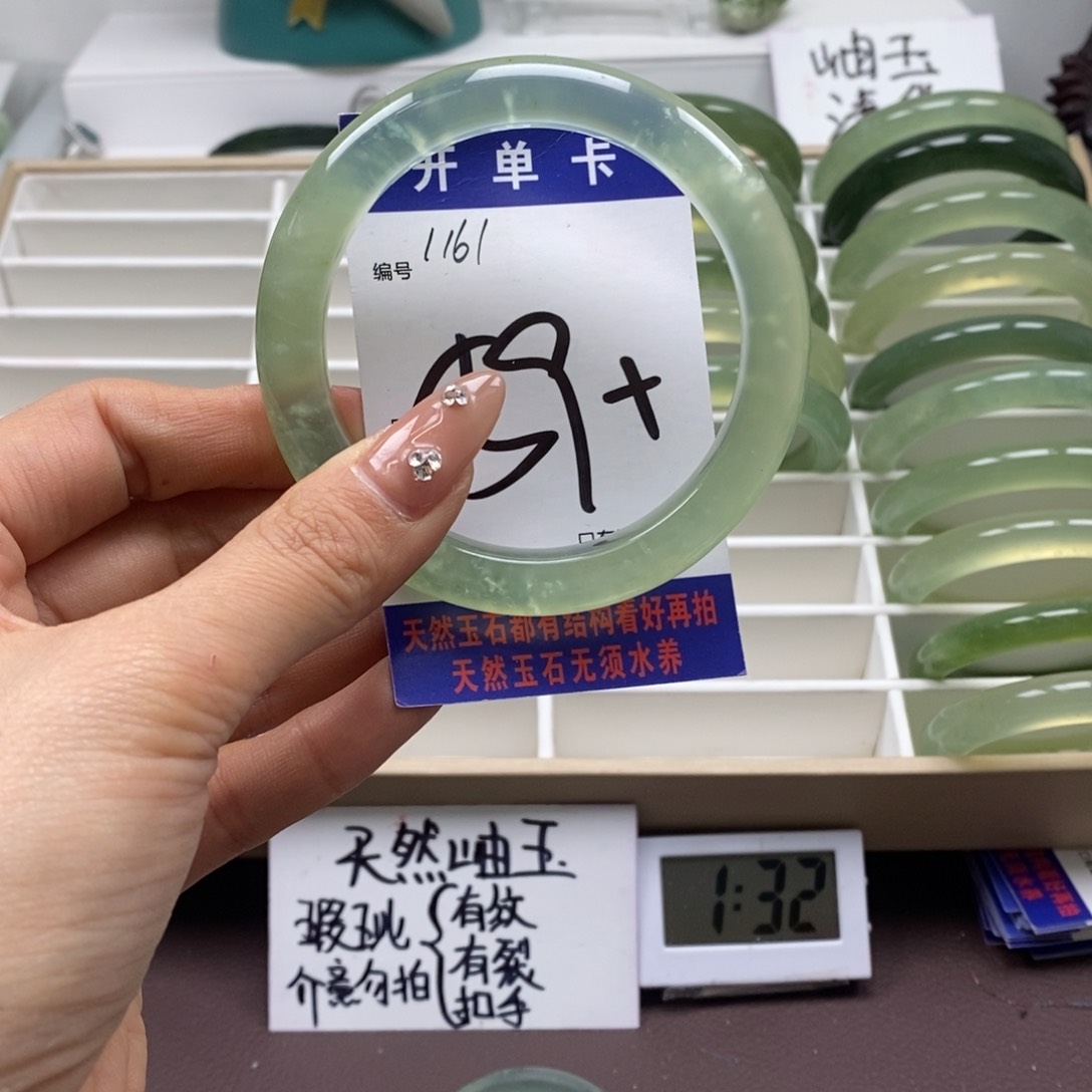 蛇纹石玉手镯未镶嵌