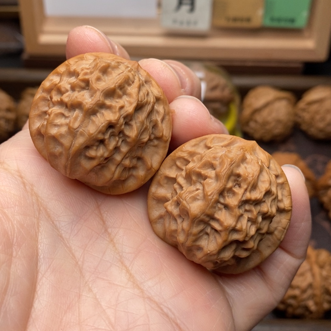 不***哥文玩核桃把件瓷娃娃37