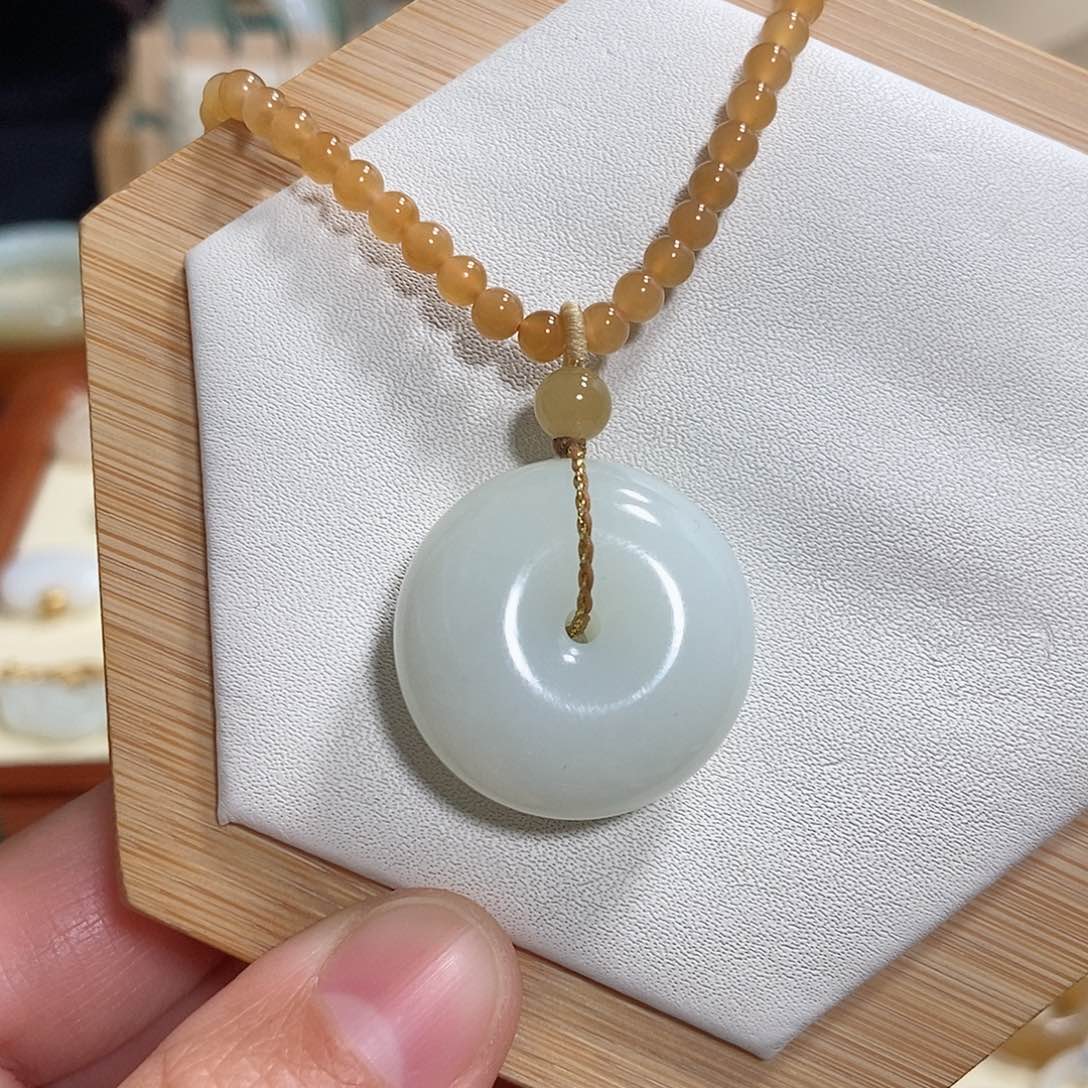 和田玉颈饰未镶嵌