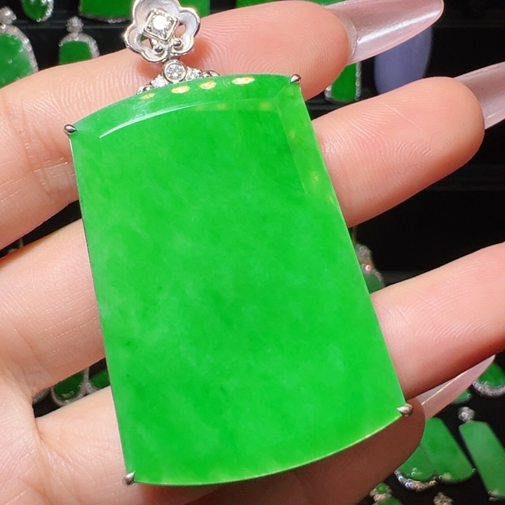 翡翠吊坠(不含链)18K金镶嵌阿*哥无事牌