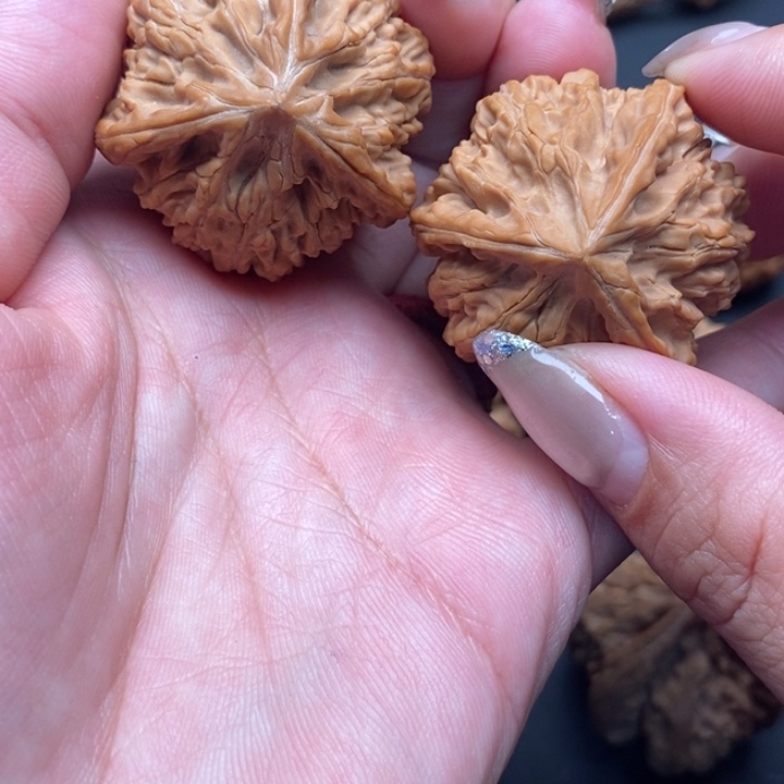 文玩核桃吊坠?*?三棱