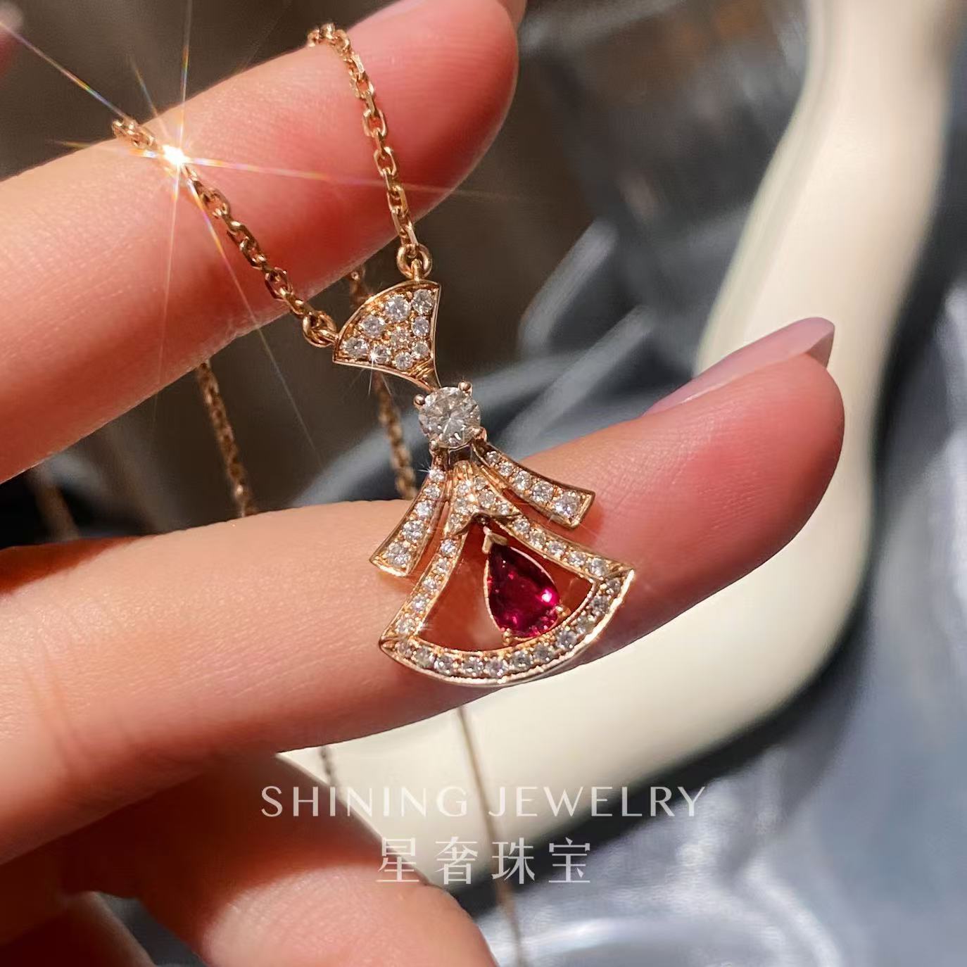 【星奢珠宝】18k金钻石裙子项链天然真钻（少量库存）