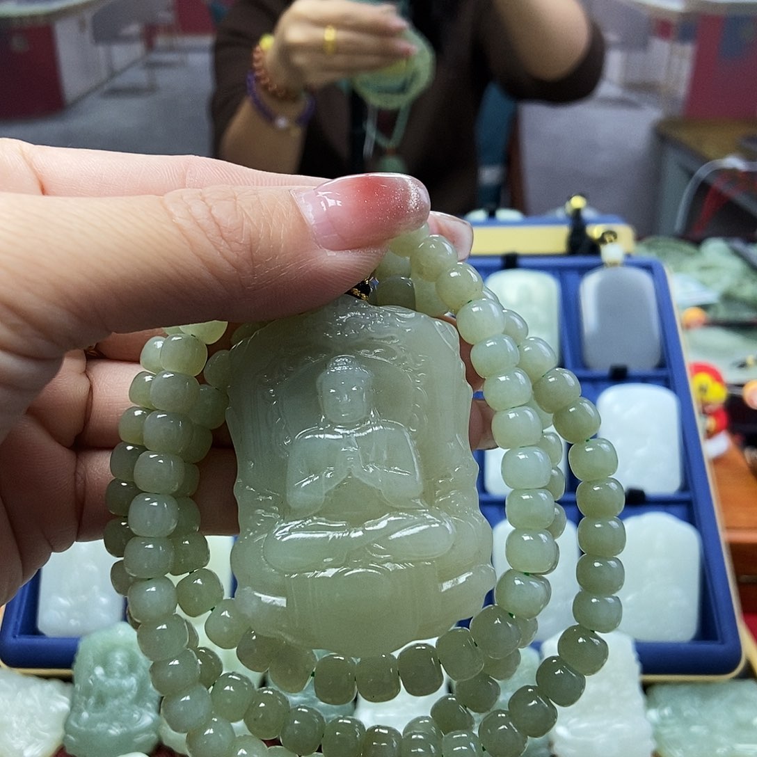 和田玉颈饰未镶嵌峰****