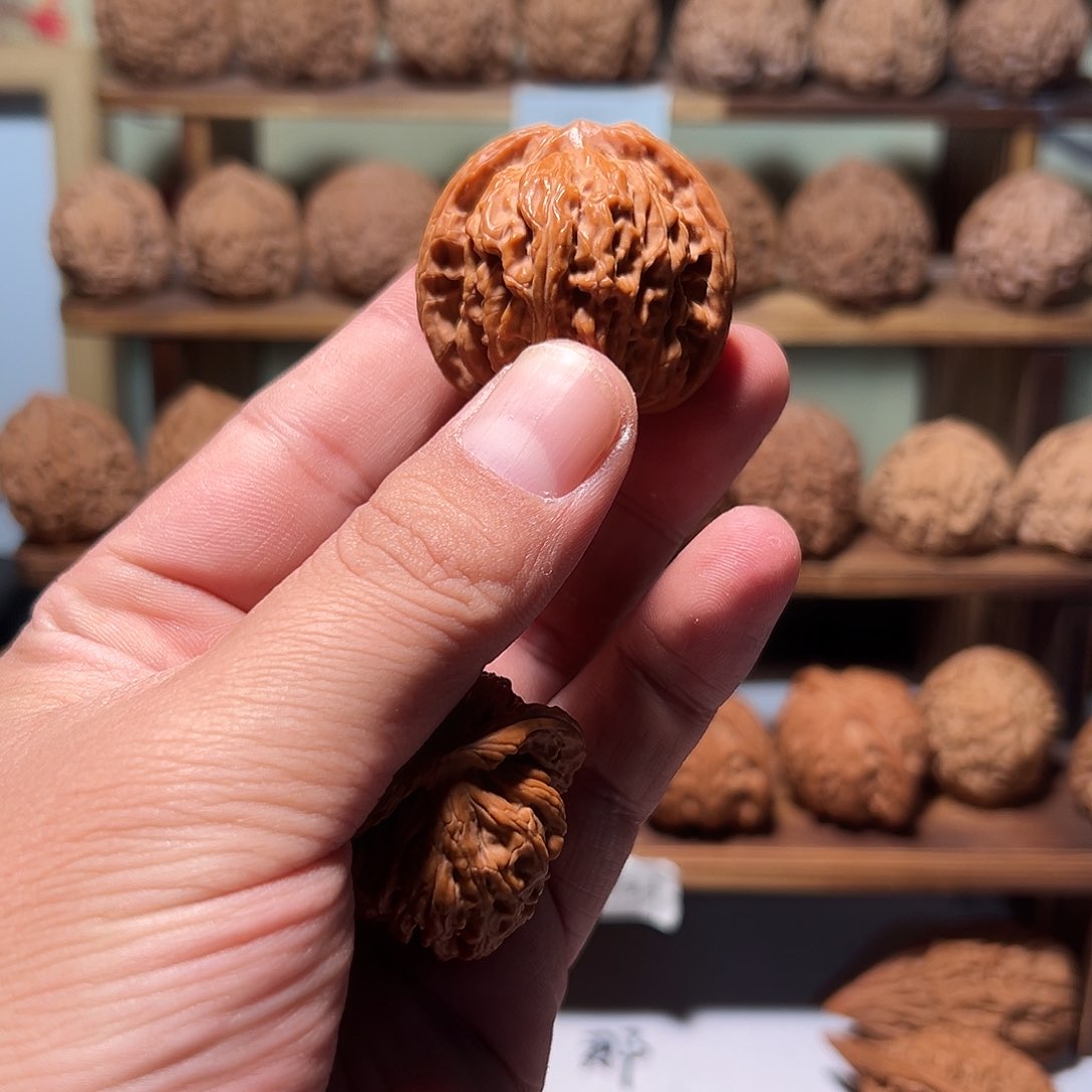 回****光文玩核桃，汉高楼核桃