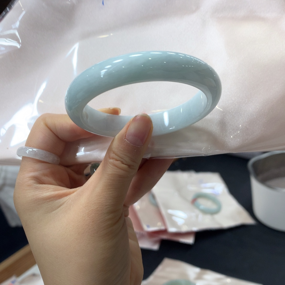 翡翠未镶嵌手镯买断