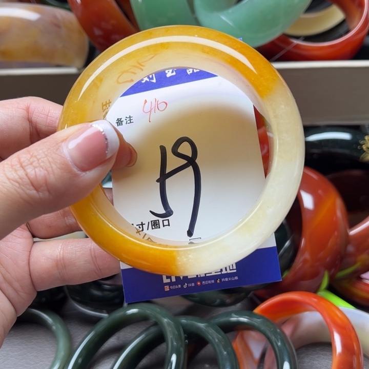 石英质玉手镯未镶嵌