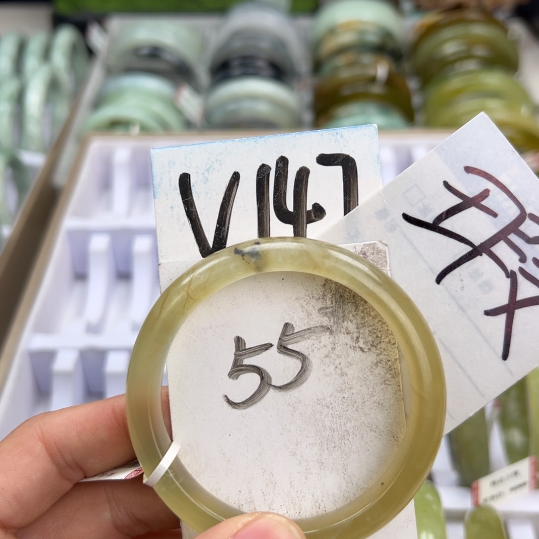 岫玉手镯未镶嵌天然岫玉