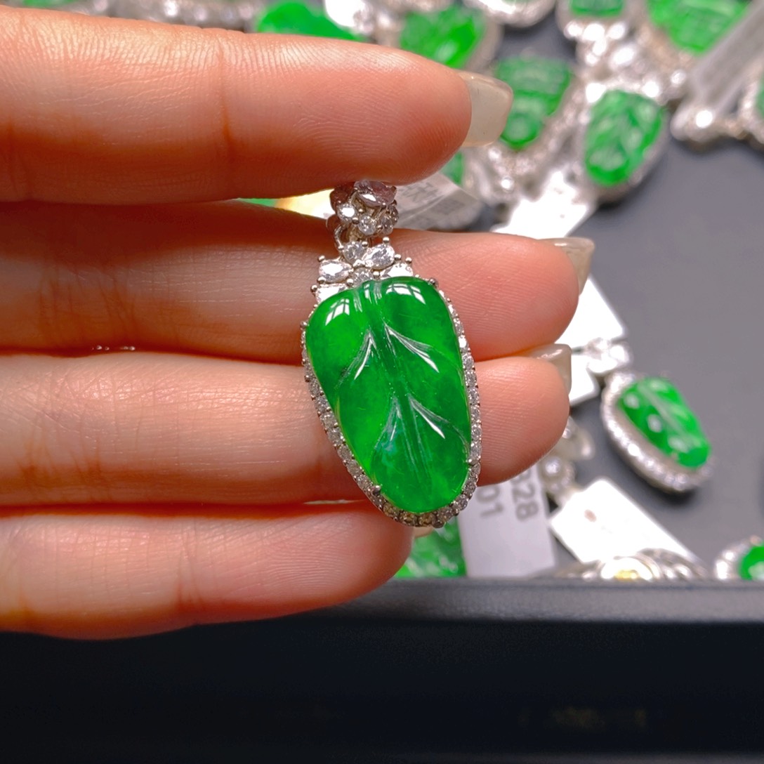 翡翠颈饰银S925镶嵌88888888888