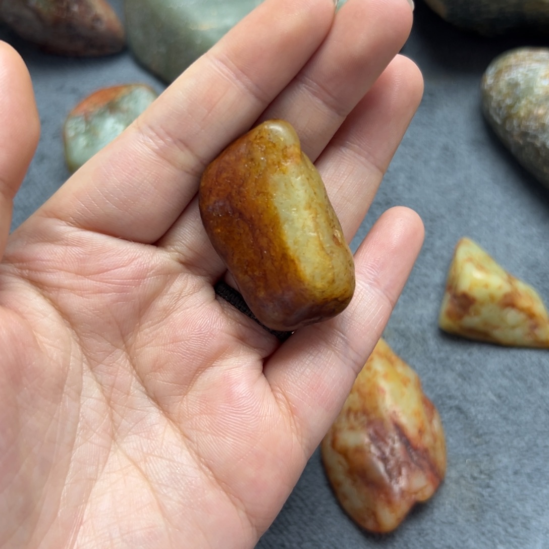 蛐****和田玉未镶嵌珠宝奇石