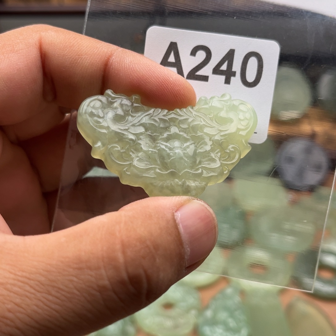 未镶嵌蛇纹石玉颈饰