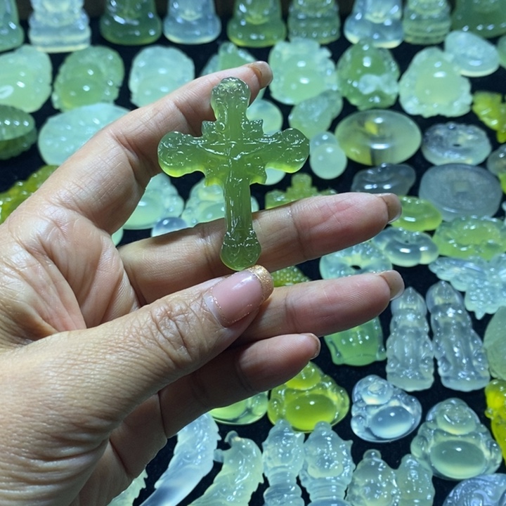 成***功蛇纹石玉未镶嵌颈饰