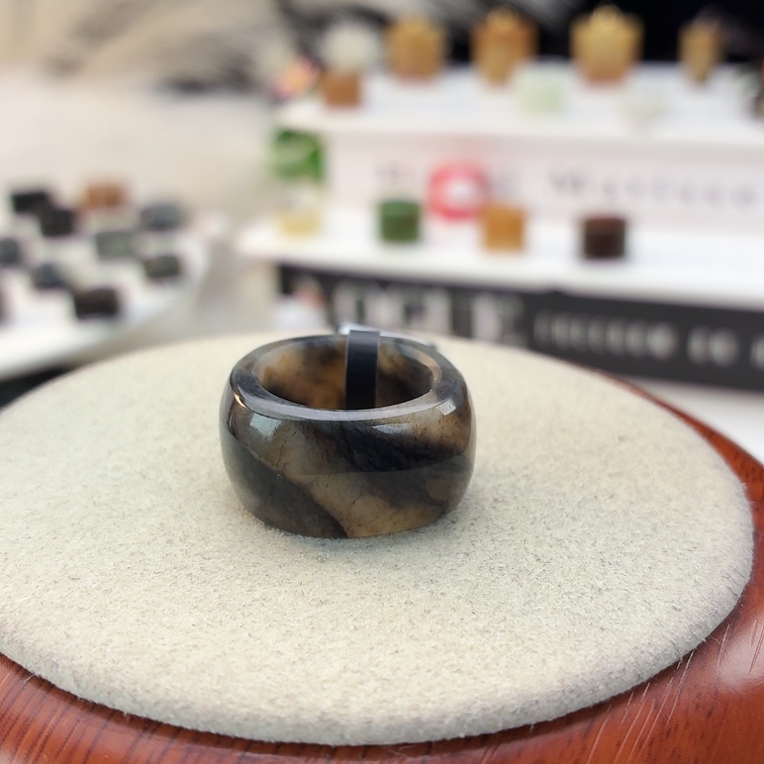 寥***色和田玉（糖玉）未镶嵌戒指i109妖花方圆15.9mm