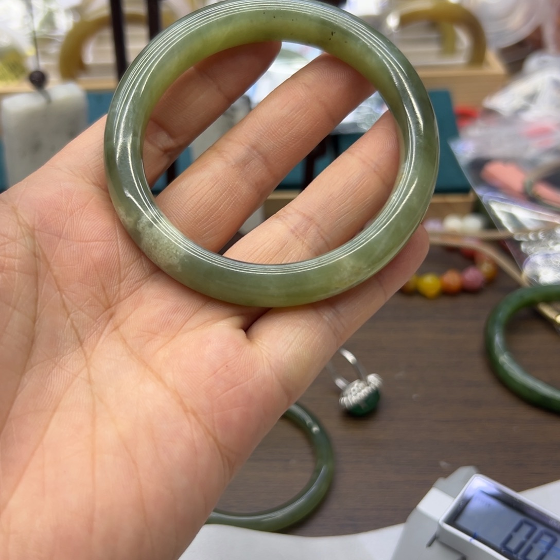 和田玉未镶嵌手镯57.8圈围705