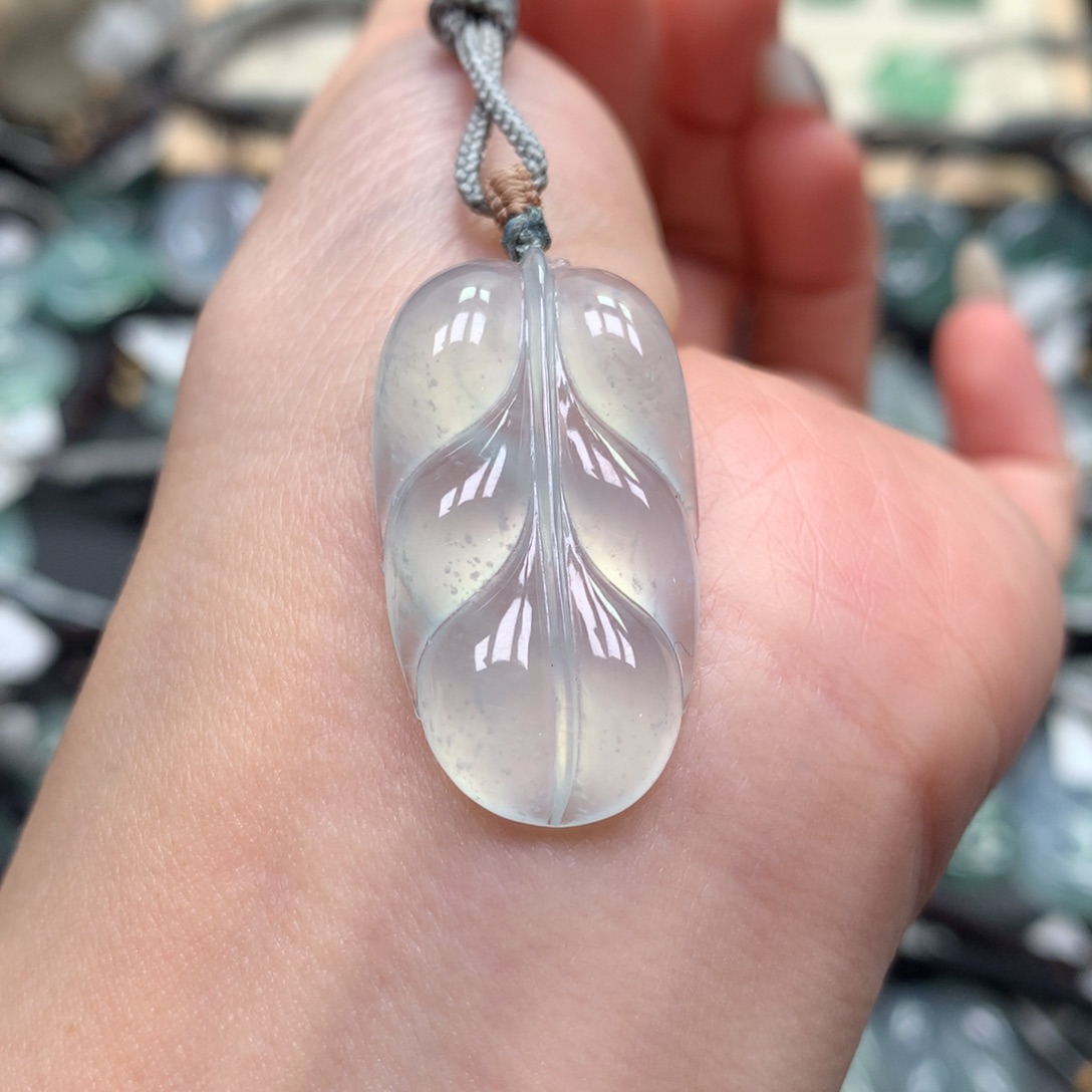 翡翠颈饰未镶嵌叶子