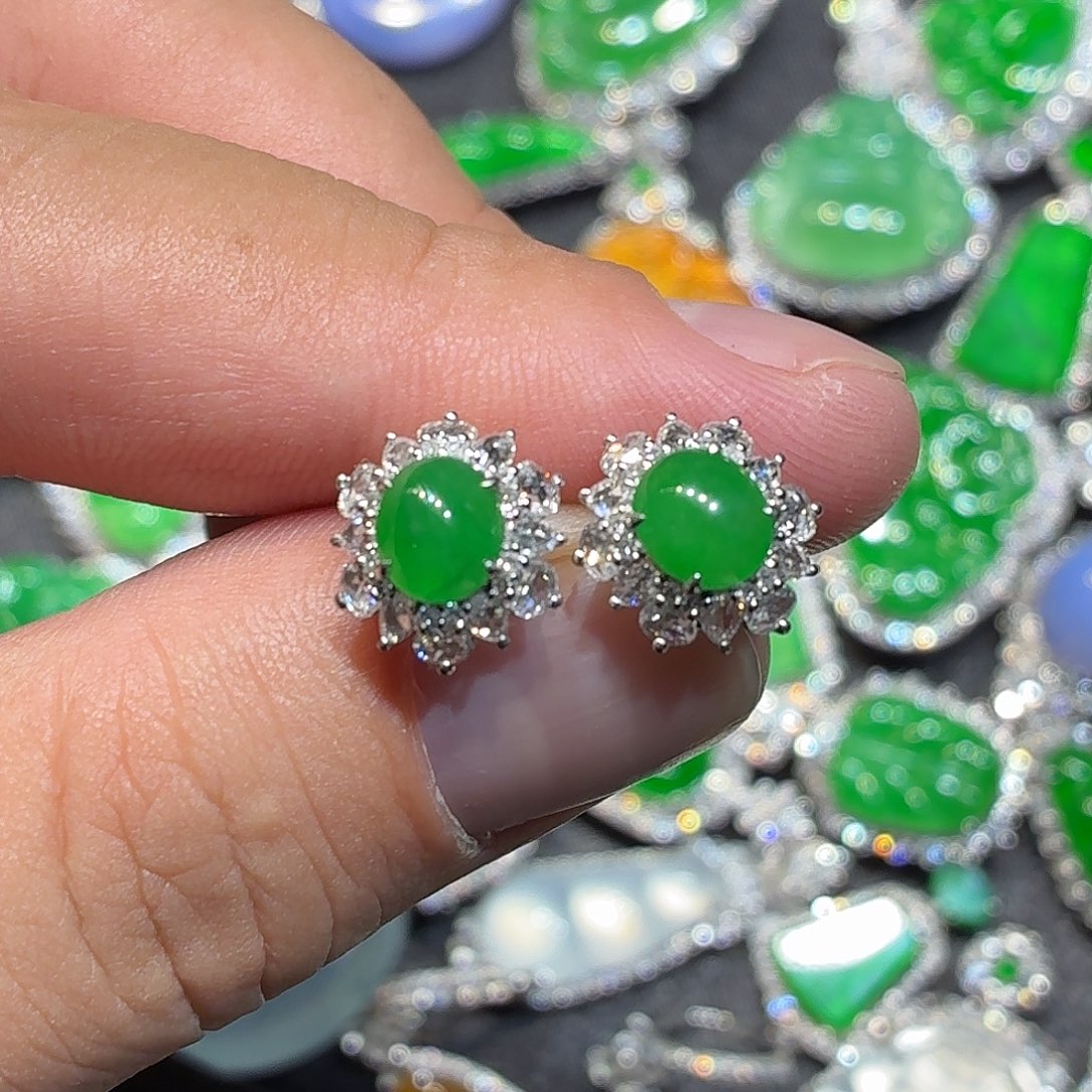 翡翠18K金镶嵌颈饰缅甸A货