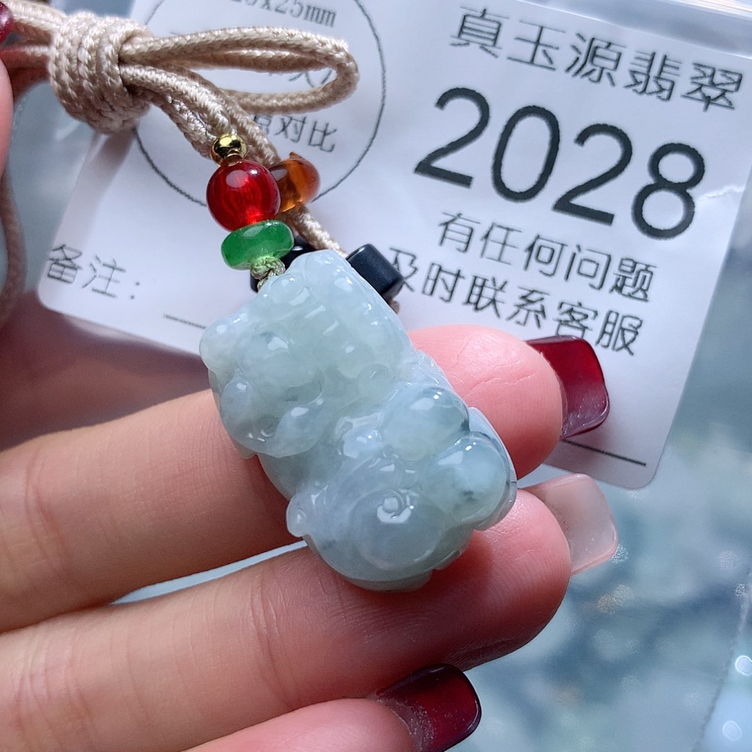 翡翠挂件未镶嵌2028。