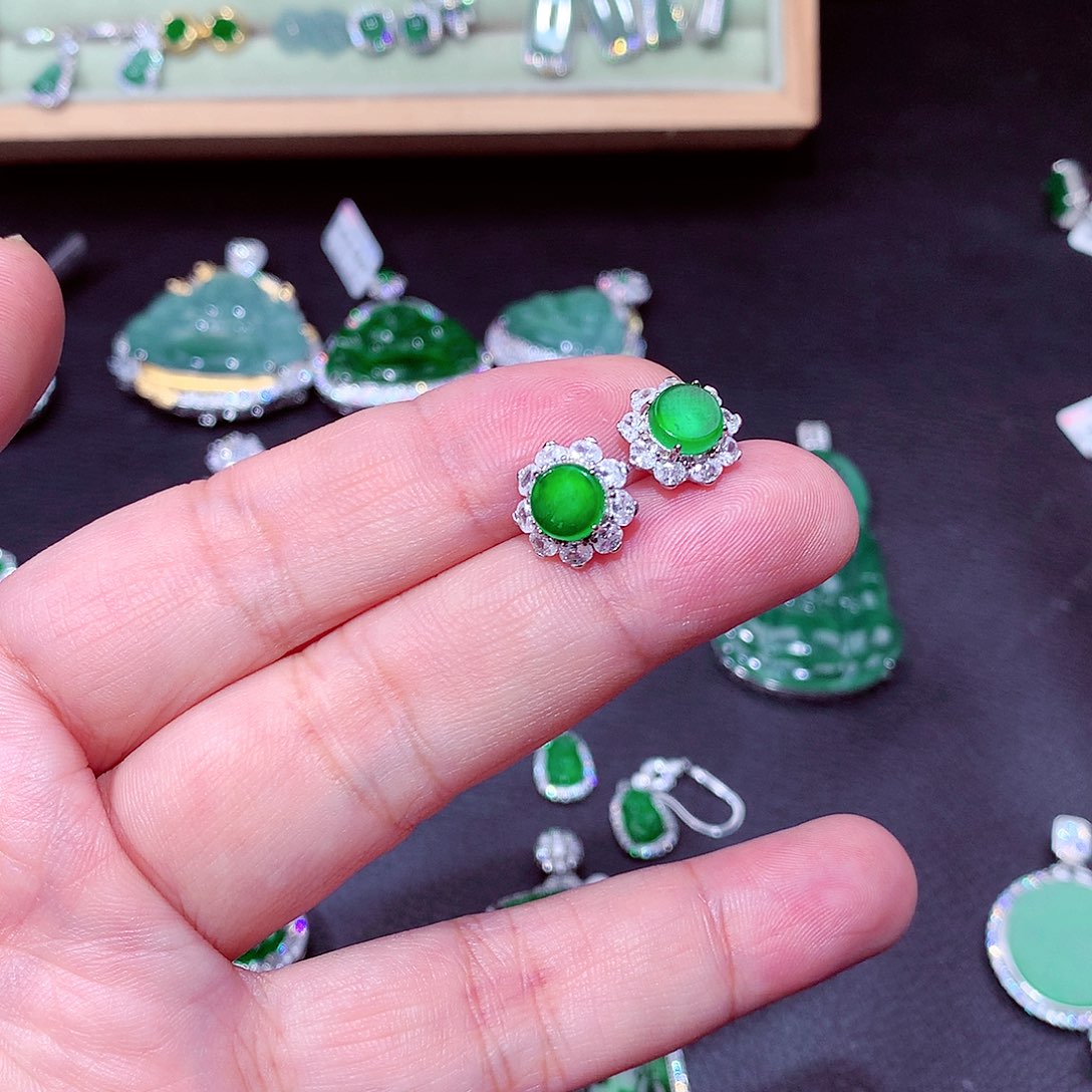 【闪购商品】翡翠吊坠(不含链)未镶嵌