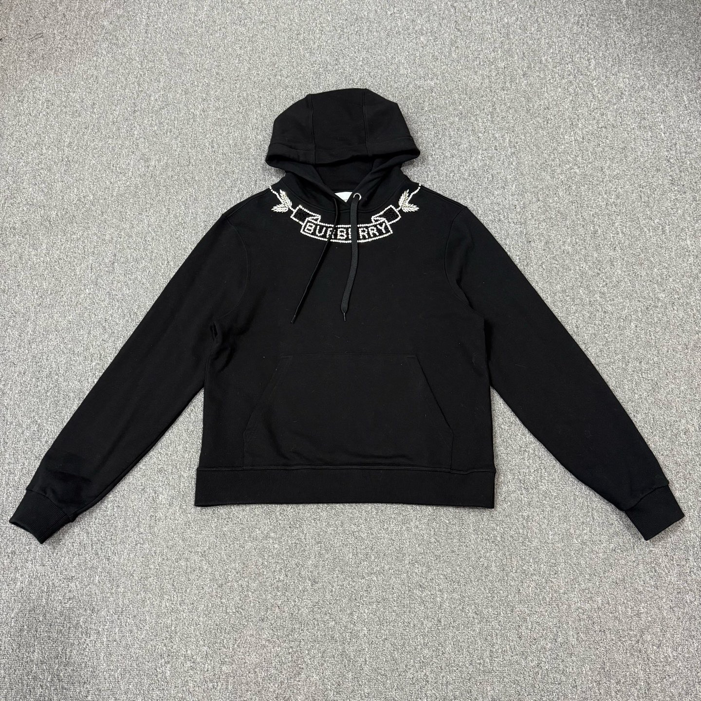 95新 BURBERRY/博柏利 18936537 黑色镶钻连帽卫衣 少一颗钻 M码