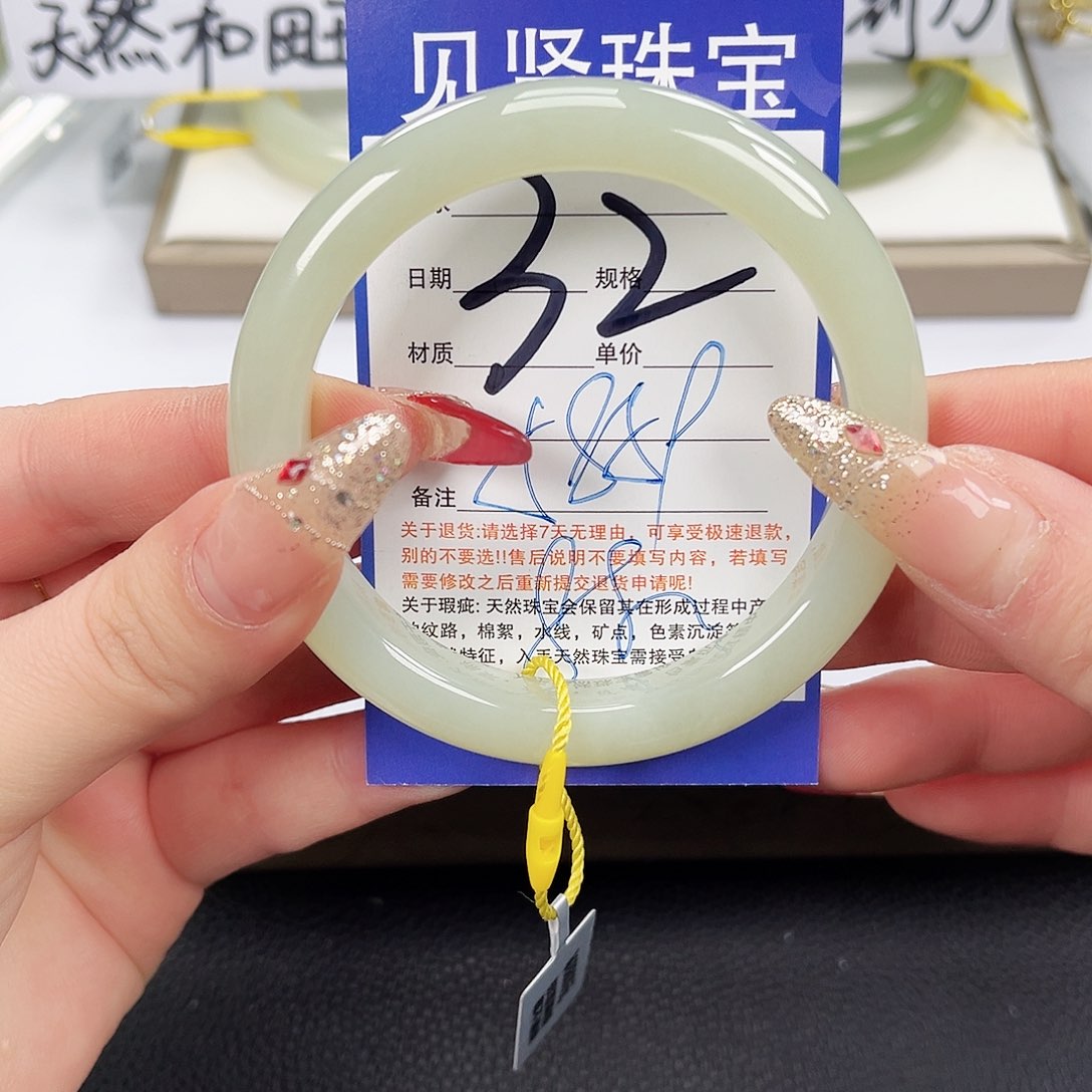 和田玉手镯未镶嵌