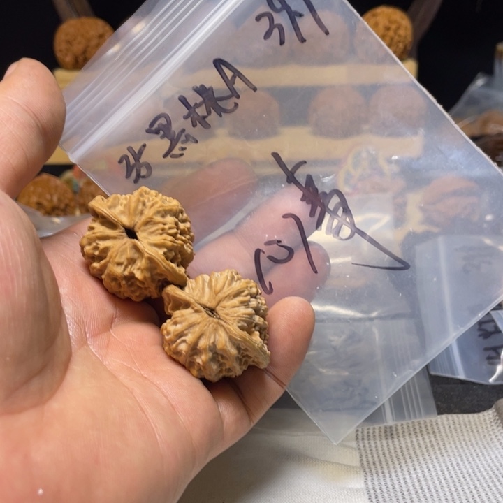 心***.文玩核桃把件黑桃