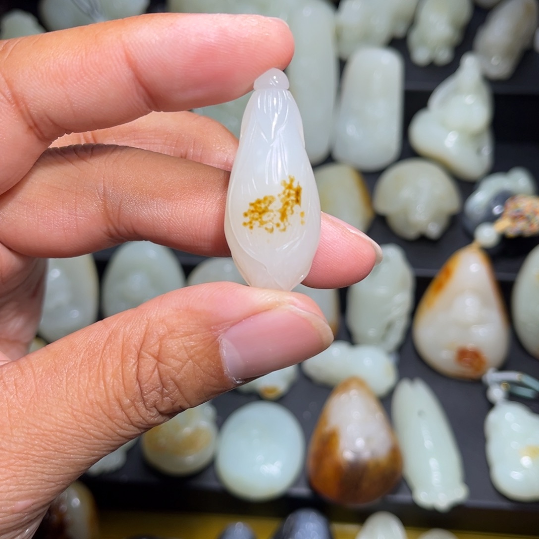 和田玉颈饰未镶嵌