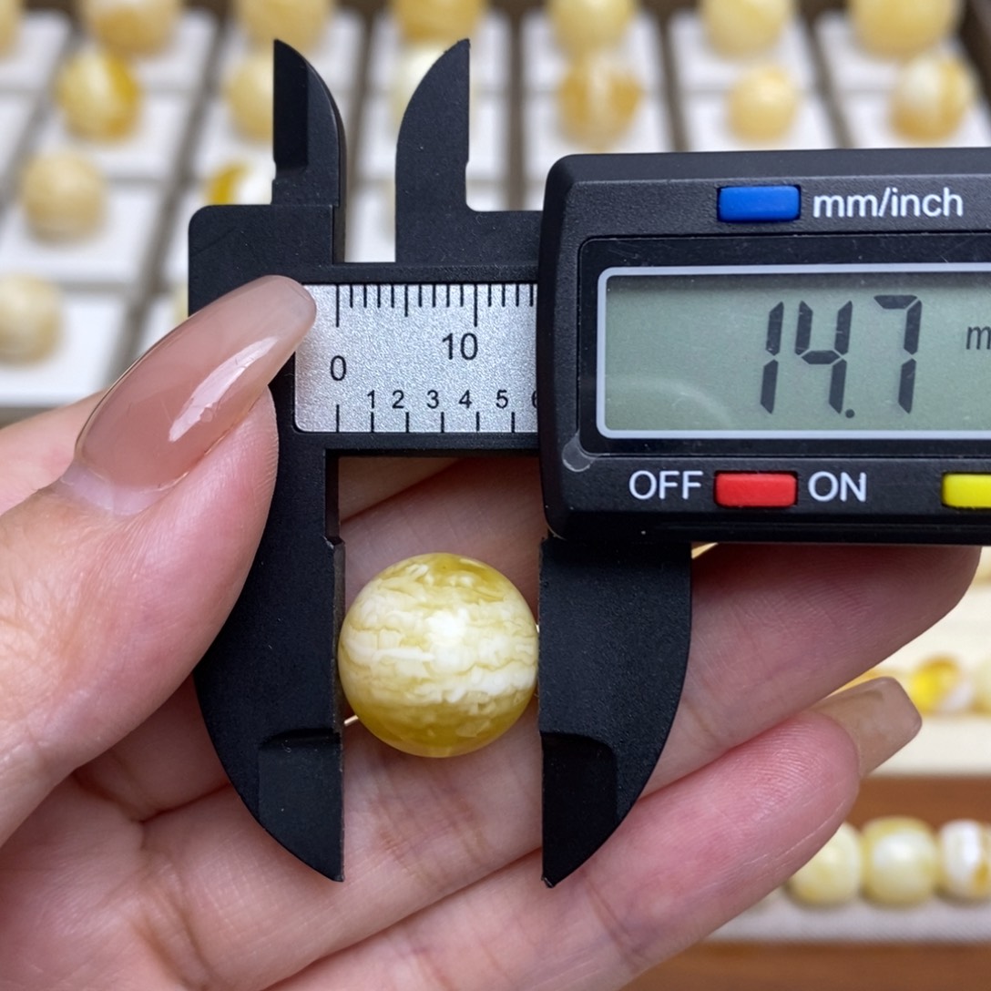 未镶嵌琥珀珠宝奇石