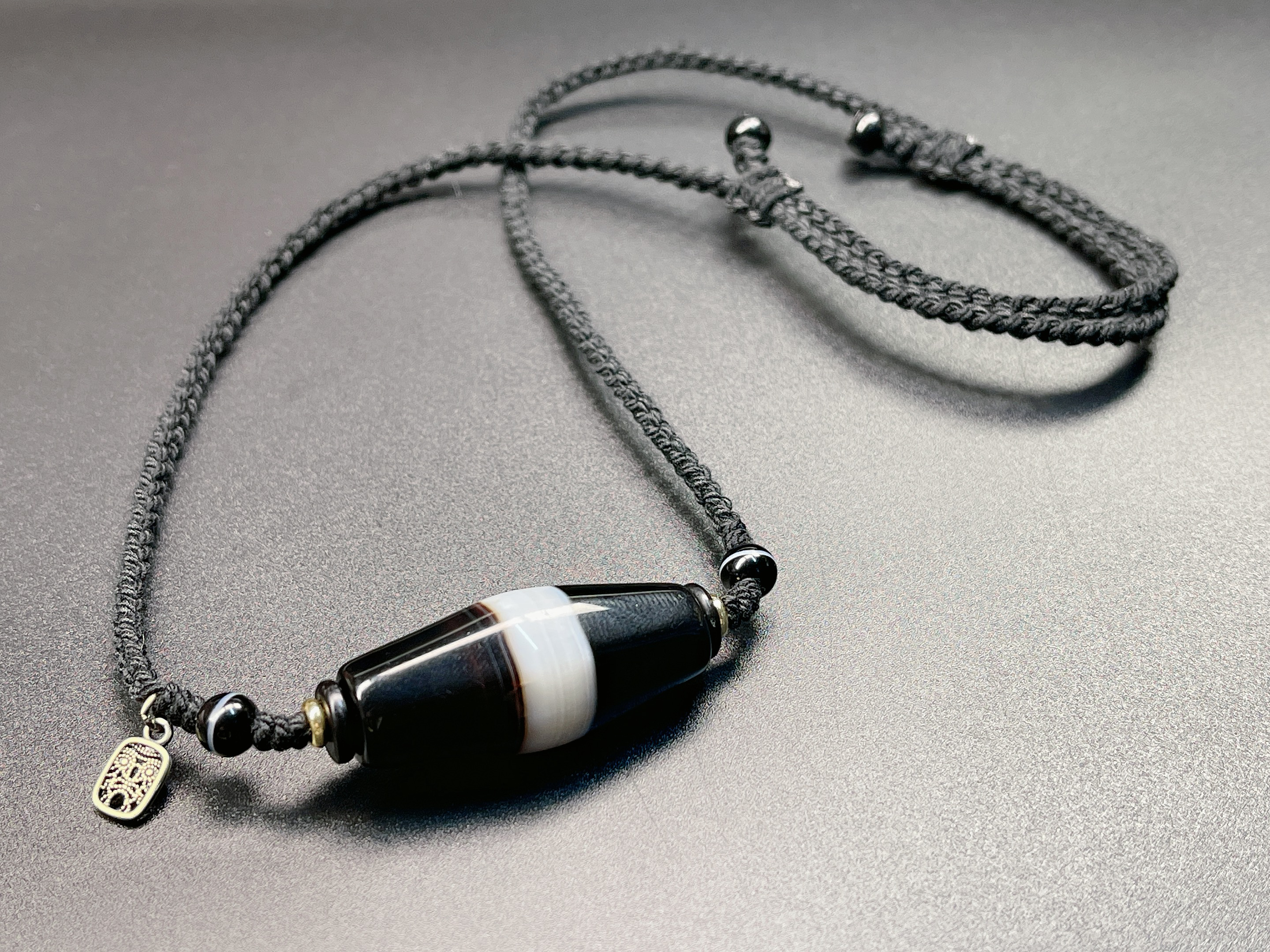 黑白蚕丝药师珠锁骨链