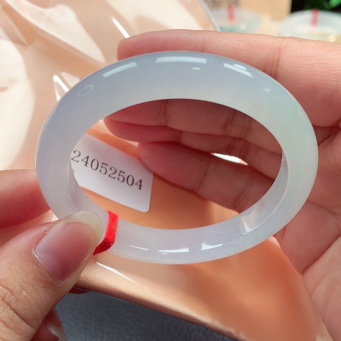 翡翠手镯未镶嵌天然缅甸A货翡翠手镯