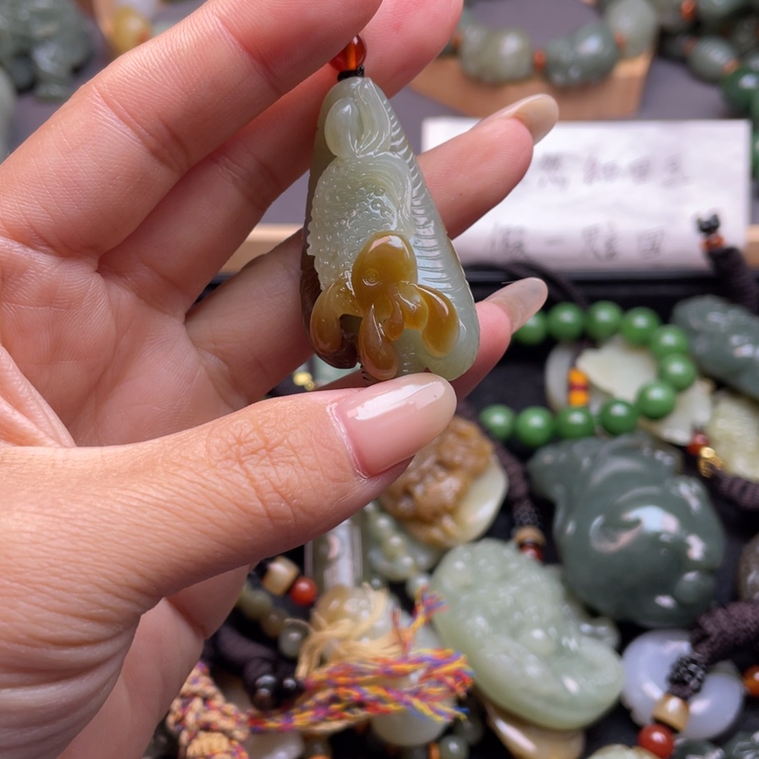 和田玉颈饰未镶嵌