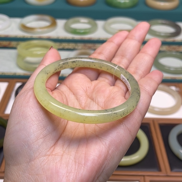 和田玉手镯未镶嵌57