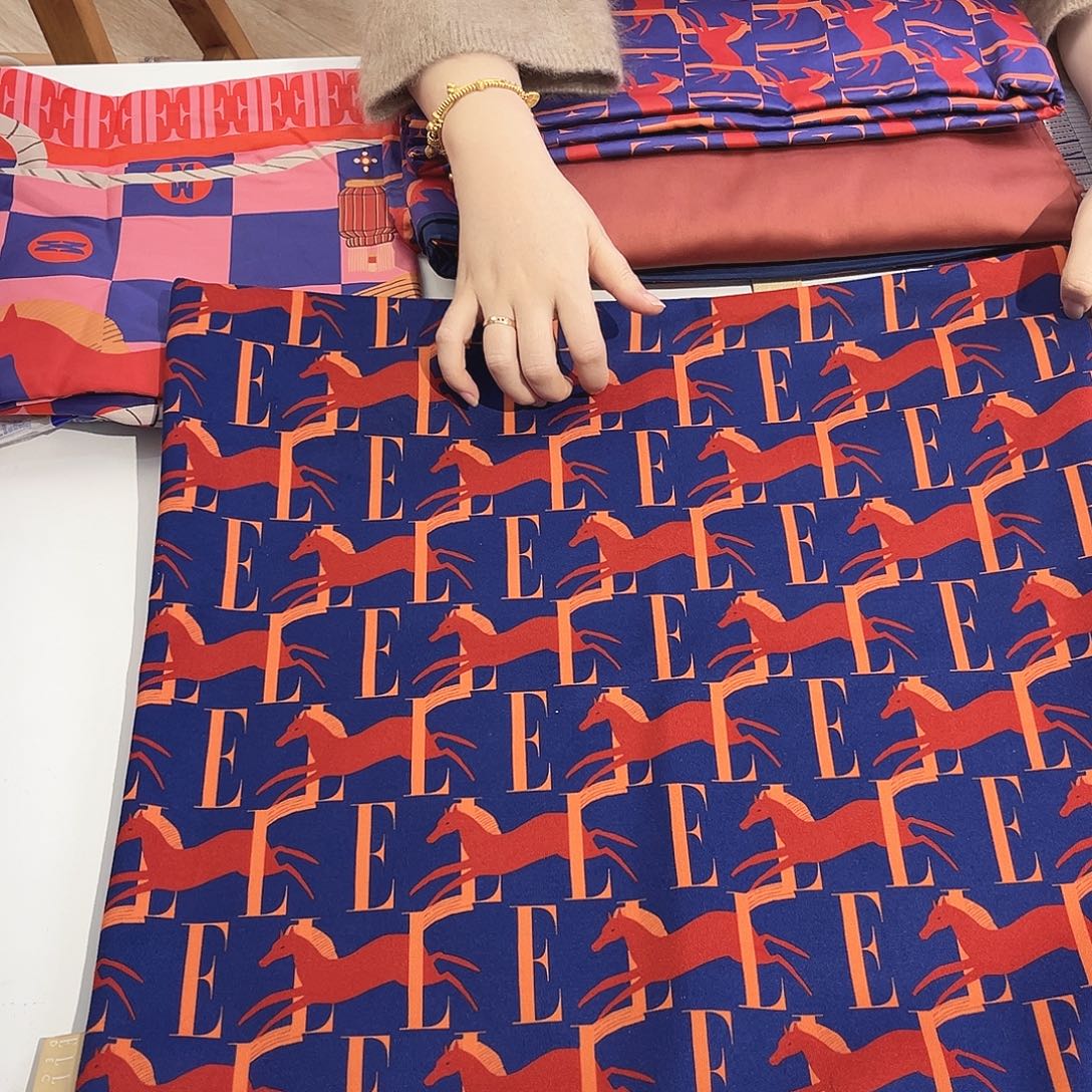 跃马风尚抱枕50*50