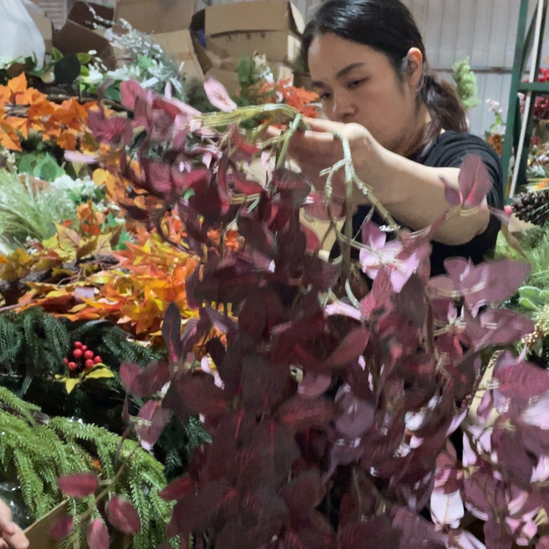 陶瓷花瓶，仿真绿植。2