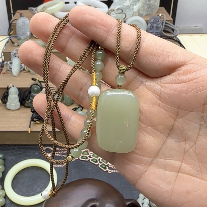 和田玉颈饰未镶嵌