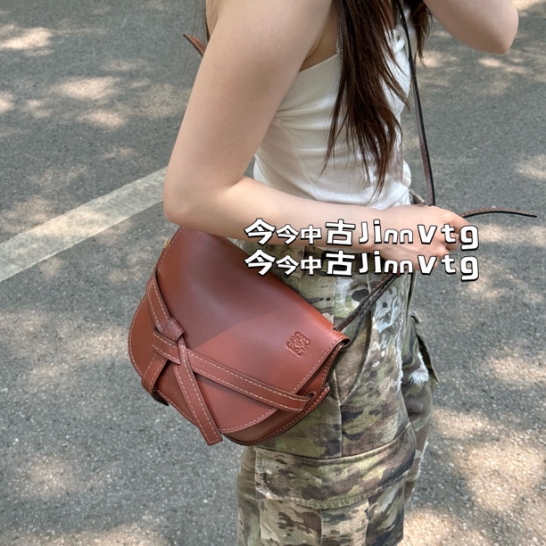 95新 LOEWE/罗意威 焦糖色小号gate单肩斜挎包 063419