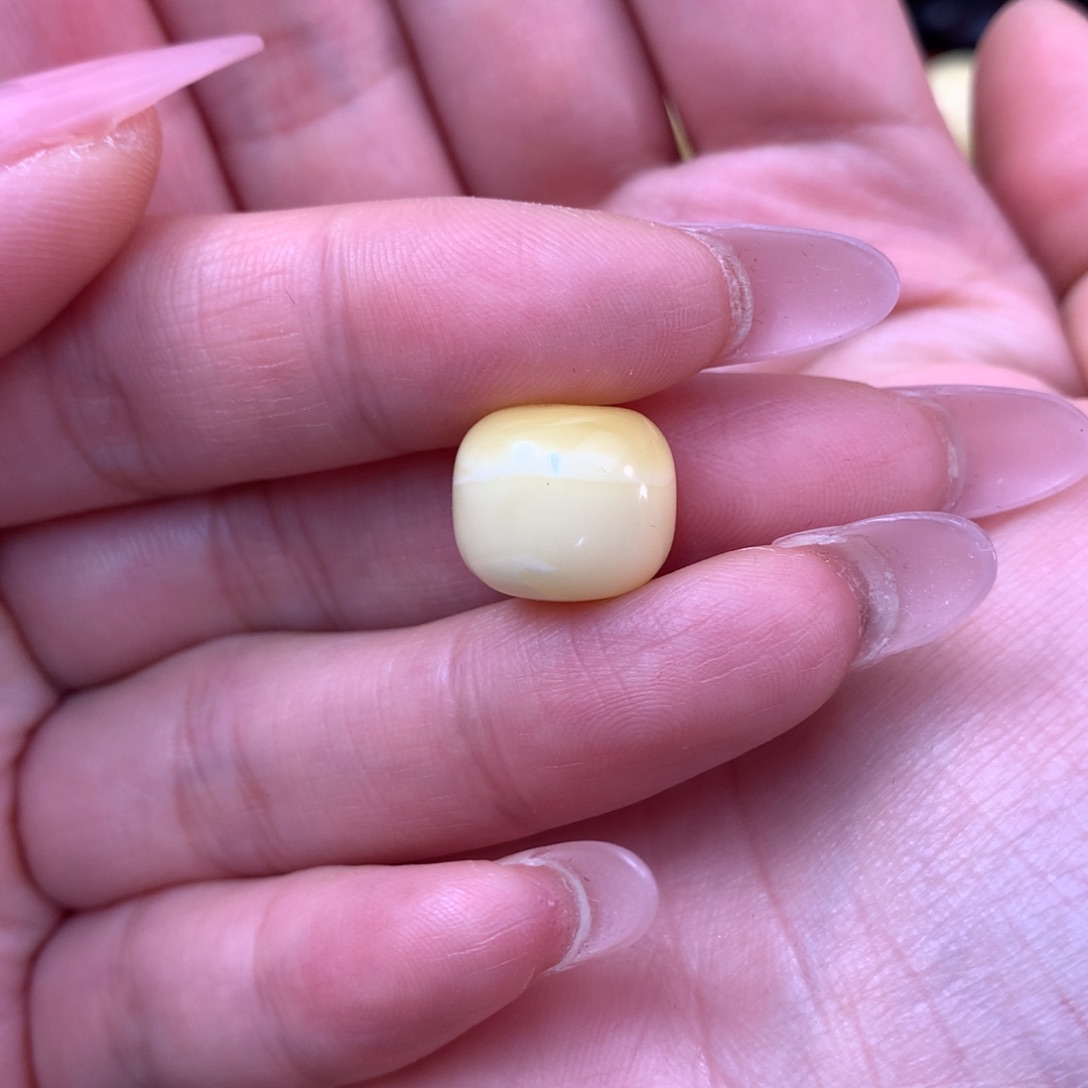 未镶嵌蜜蜡裸石蜜蜡