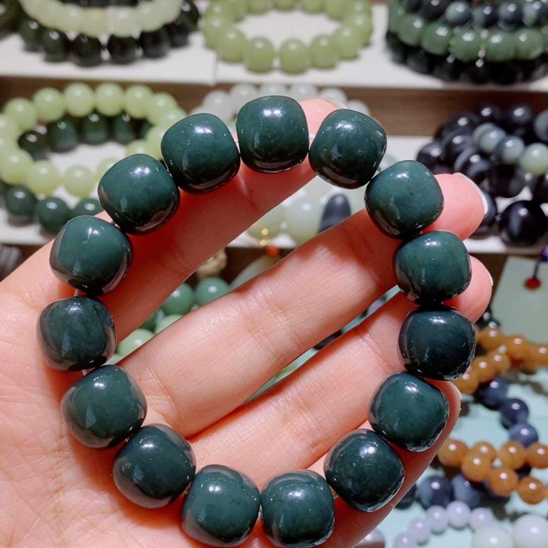 未镶嵌和田玉手链