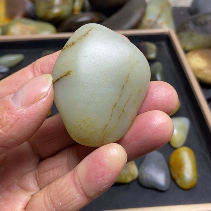 静***尘和田玉（糖玉）未镶嵌珠宝奇石