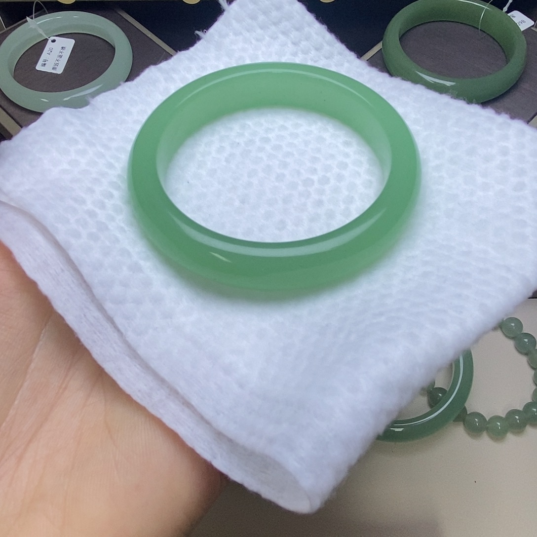 东陵石未镶嵌手镯