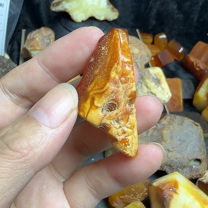 琥珀未镶嵌裸石随行吊坠