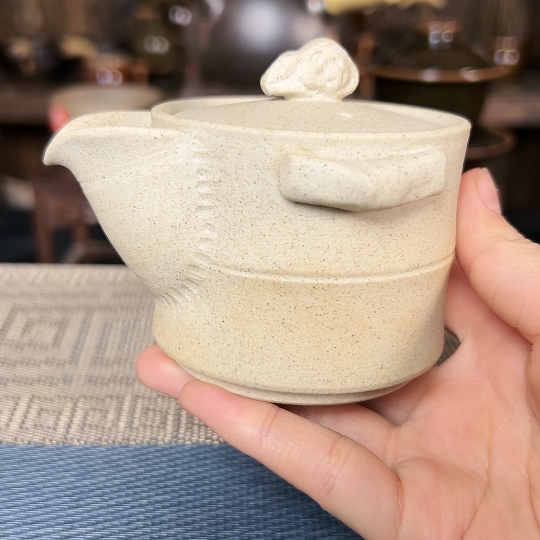 纯手工制作的裸烧宝瓶原矿