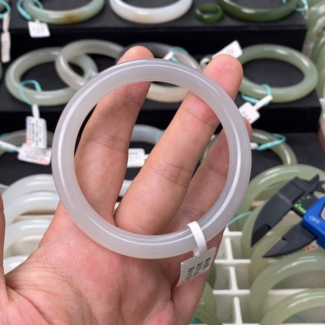 和田玉手镯未镶嵌5354