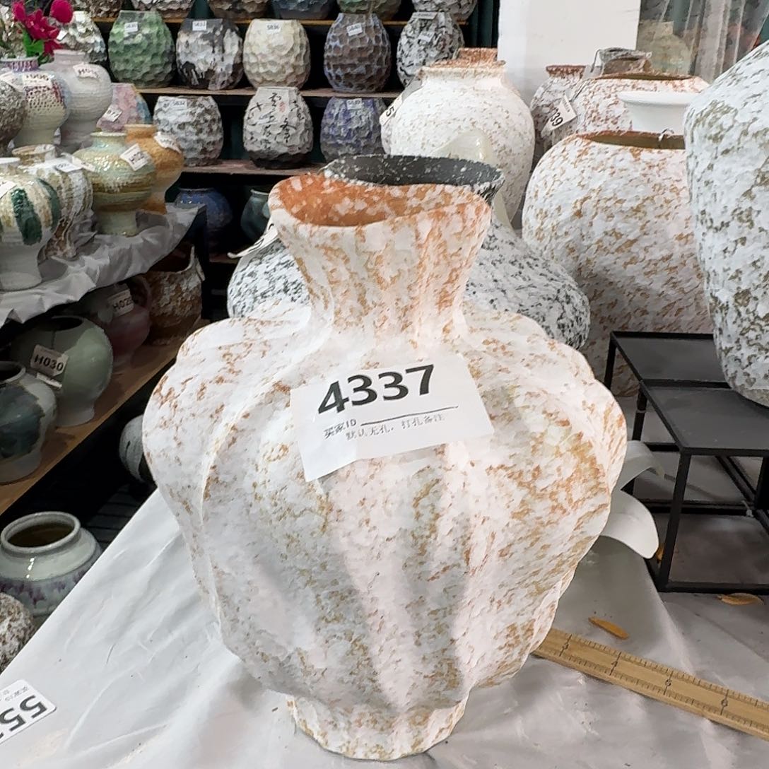廖****摆件陶景德镇高温花瓶编码4337高31口7默认无孔